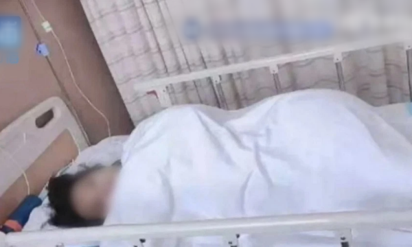 Người mẹ sinh 2 con vào 2 ngày khác nhau, vẫn còn 2 b.ào t.hai khác trong b.ụng