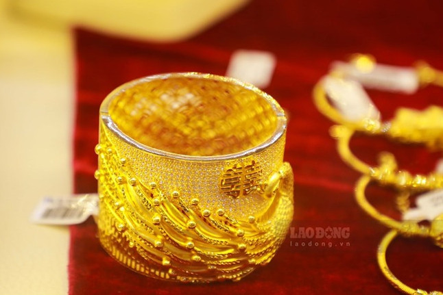 Giá vàng duy trì ngưỡng cao, khẳng định vị thế là tài sản trú ẩn an toàn giữa bối cảnh bất ổn kinh tế và địa chính trị. Ảnh: Phan Anh