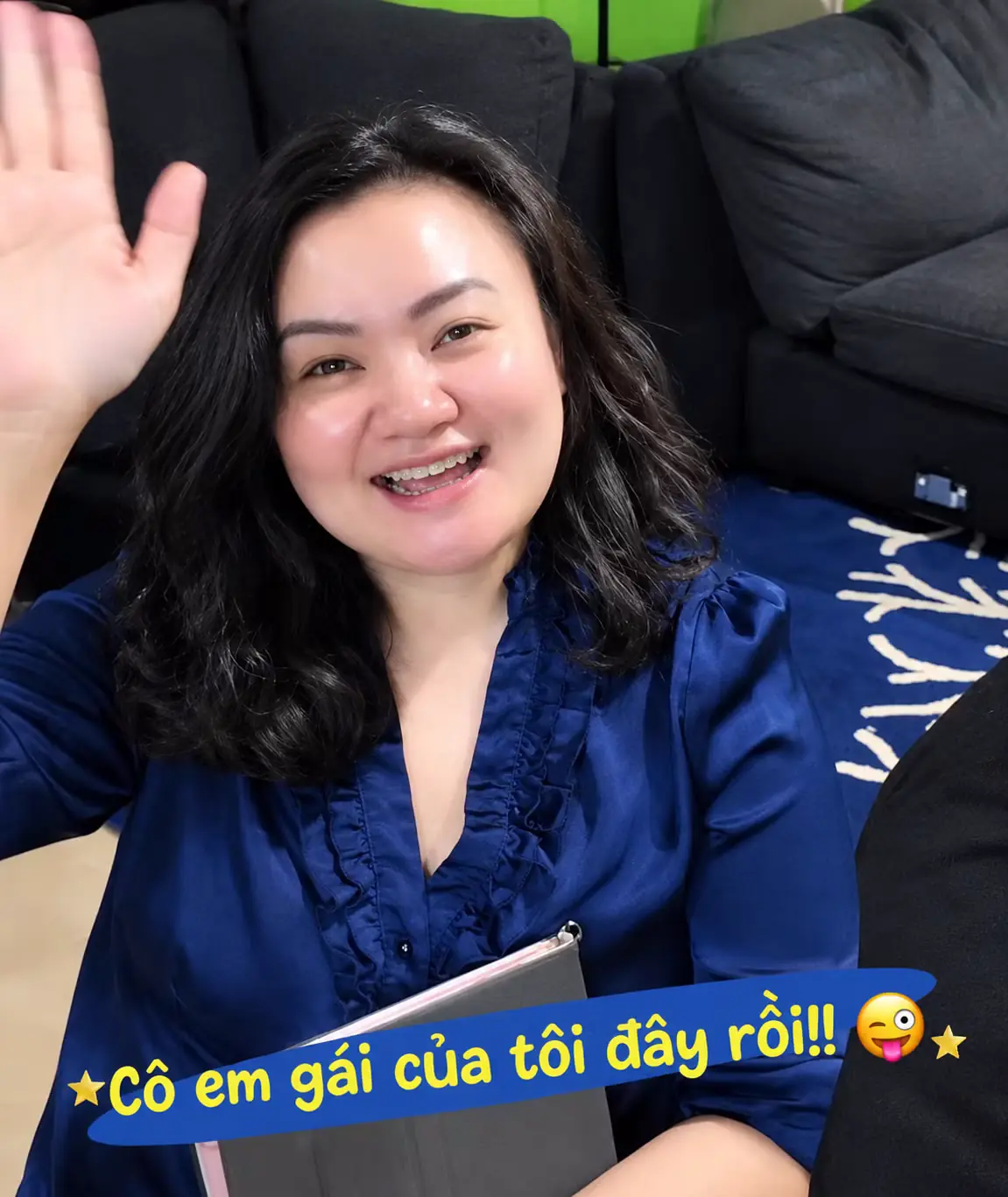 co-em-gai-voi-nu-cuoi-rang-ro.png