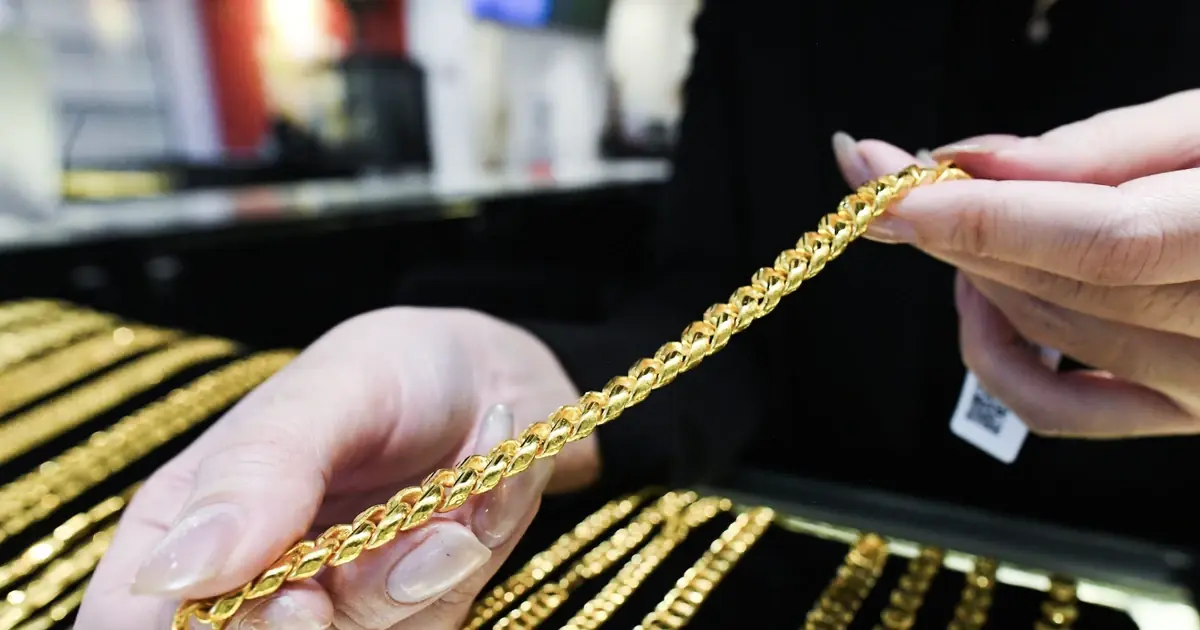 Giá vàng đồng loạt giảm mạnh