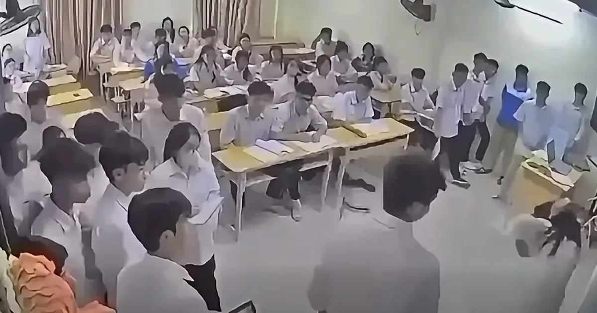 Hà Nội: Bắt giữ khẩn cấp nam sinh đánh cô giáo giữa lớp