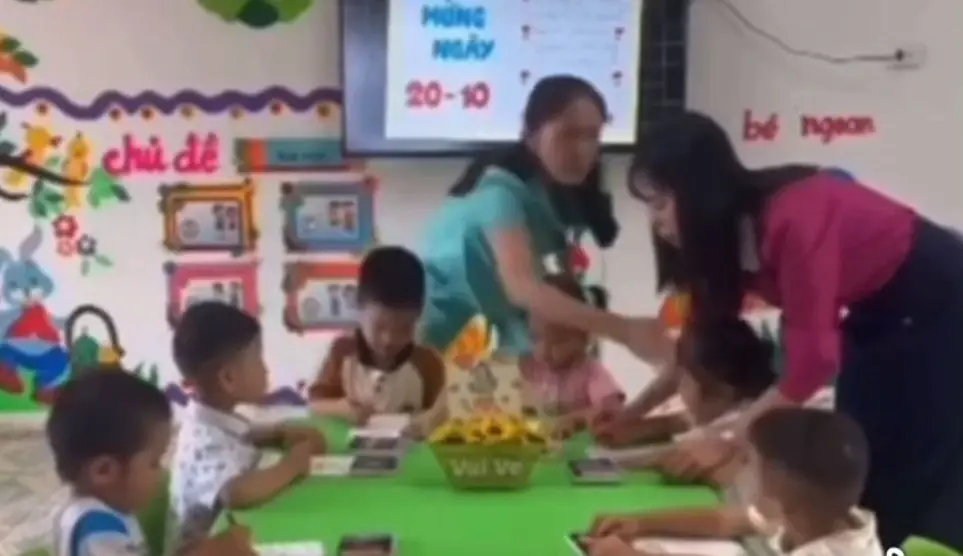 Hai giáo viên mầm non 