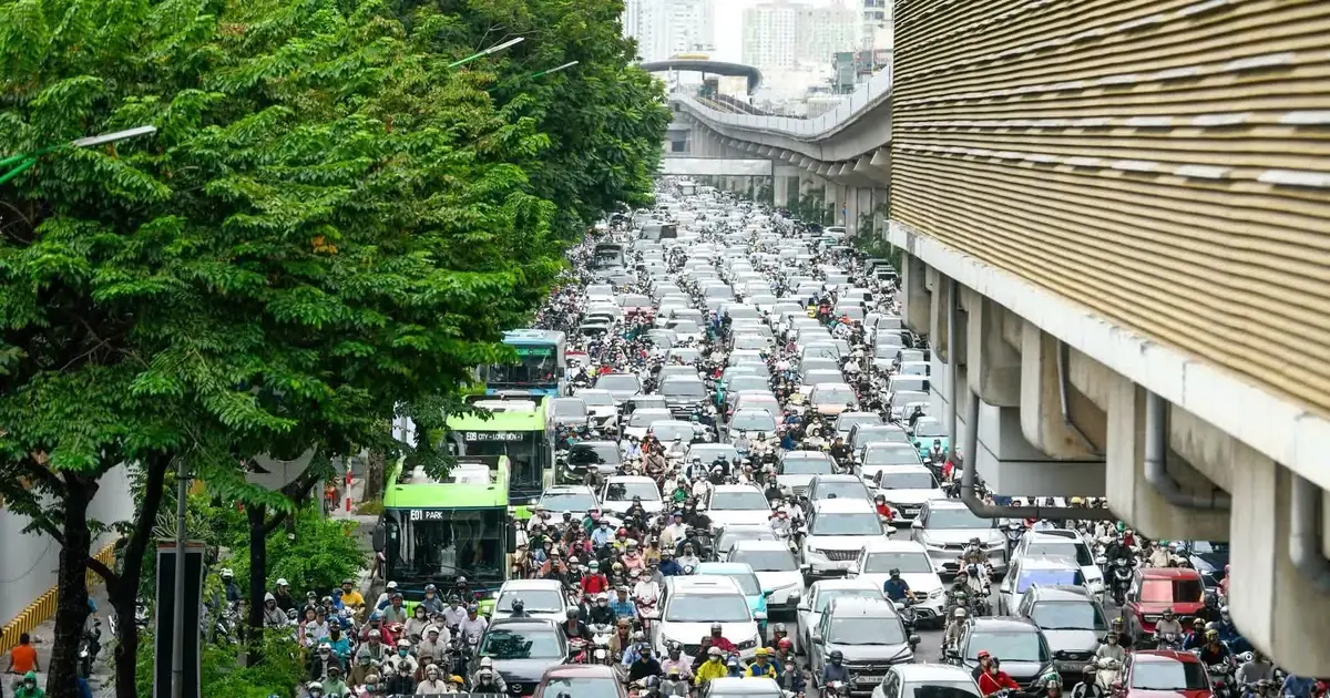 Đường nội đô Hà Nội giảm tốc mạnh, có nơi chỉ di chuyển được 12km/h
