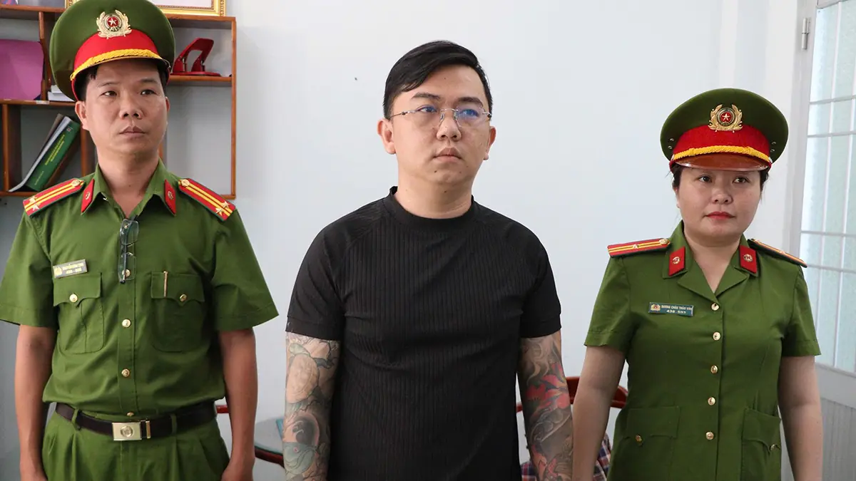 Vô cớ đánh người đi đường nhập viện vì nghi bị theo dõi