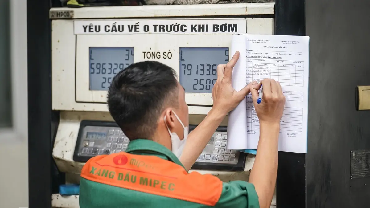 Giá xăng, dầu cùng tăng