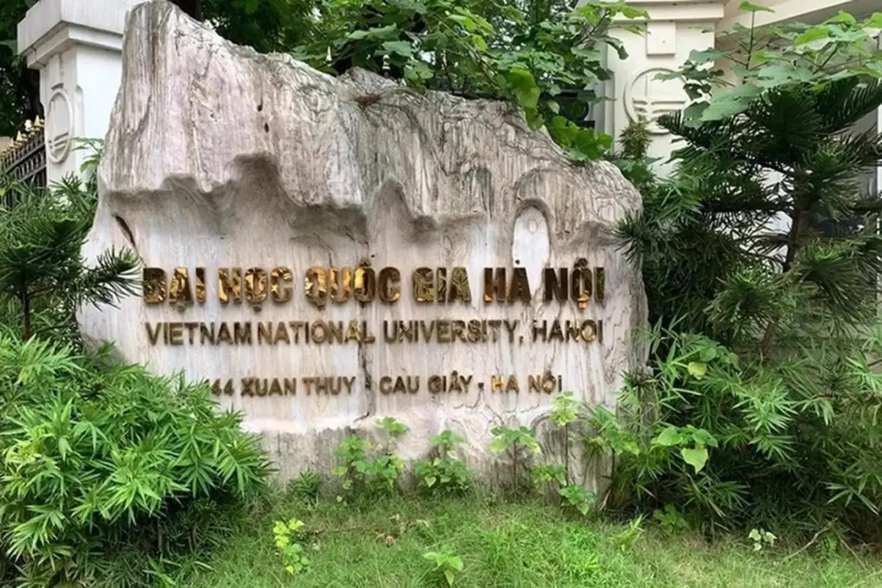 dai-hoc-qghn.jpg