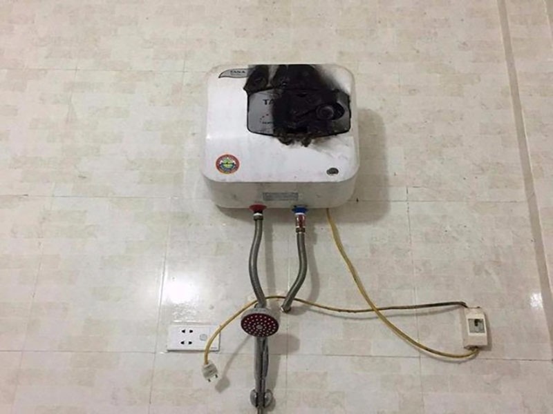 Lắp đặt bình nóng lạnh theo kiểu cũ, gia đình 3 người gặp tai nạn thương tâm - Ảnh 1.