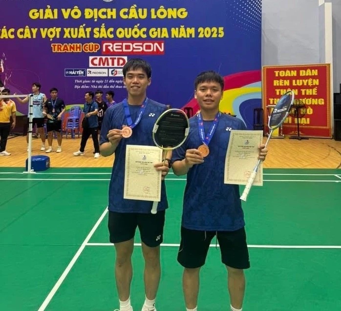 Nguyễn Đức Hồng Phúc (phải) và Bùi Thành Đạt tại Giải vô địch Các cây vợt xuất sắc 2025.