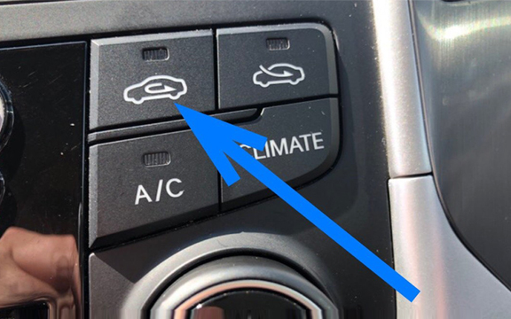 Lái xe lâu năm nhưng nhiều người không biết nút bấm ngăn mùi hôi trong ô tô