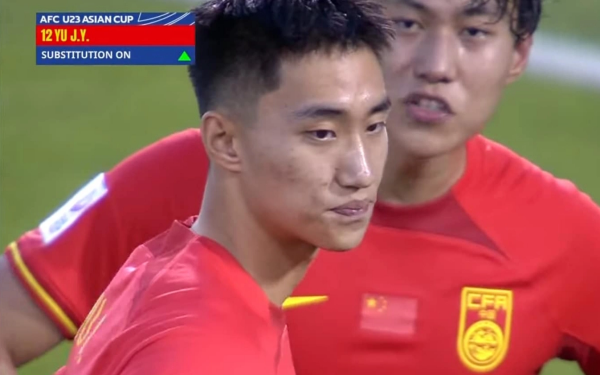 Thi đấu bế tắc, U23 Trung Quốc tung thủ môn vào sân đá tiền đạo