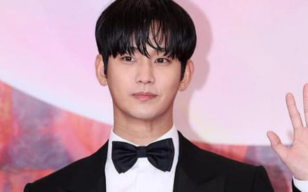 Kim Soo Hyun bùng nổ MXH vì quá điển trai ở Baeksang 2024, biểu cảm chỉ 3 giây sau sân khấu khiến netizen cười ná thở
