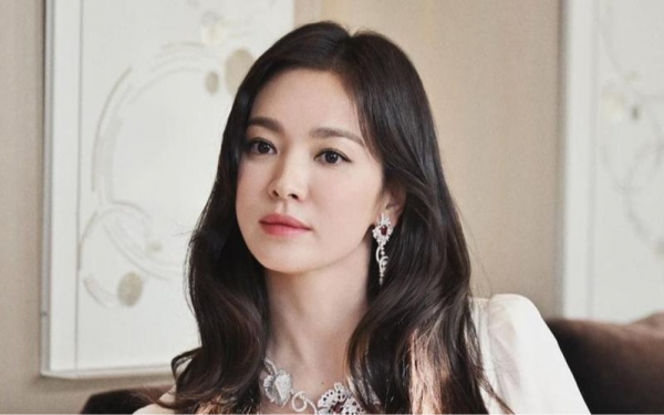 Song Hye Kyo bị mang tiếng xấu vì cướp spotlight trong đám cưới của bạn thân