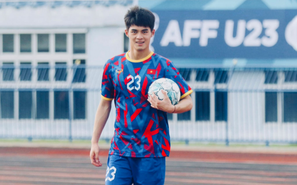 Thủ môn trẻ nhất ĐT Việt Nam tại ASEAN Cup 2024: Cao 1m91, điển trai như "nam thần", tài năng hơn cả Văn Lâm