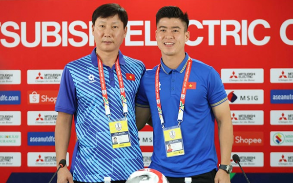 Tiết lộ phiếu bầu bất ngờ của HLV Kim Sang Sik và Duy Mạnh tại FIFA The Best 2024