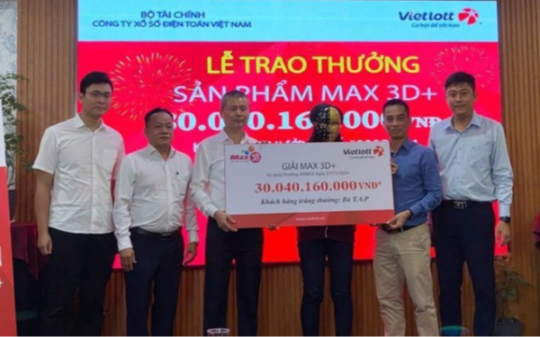 Một phụ nữ ở TPHCM trúng 30 giải đặc biệt của Vietlott