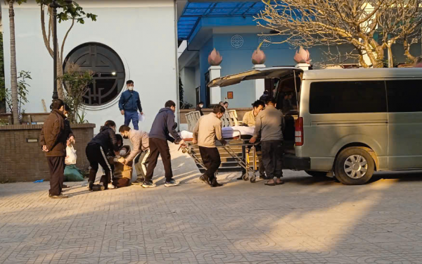 Vụ cháy quán cà phê 11 người chết ở Hà Nội: Người thân ngã quỵ đưa thi thể nạn nhân về quê