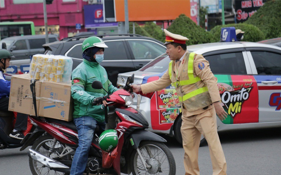 Từ 1/1/2025, vượt đèn đỏ bị phạt 20 triệu, tăng mức phạt nồng độ cồn