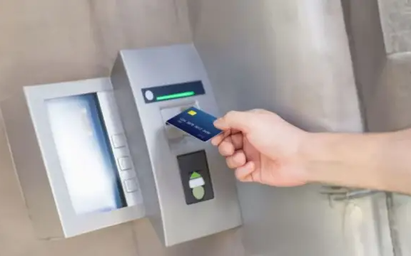 Ngày Tết dùng thẻ ATM rút tiền, chuyển khoản ngân hàng phải biết 3 điều này kẻo mất sạch tiền trong tài khoản