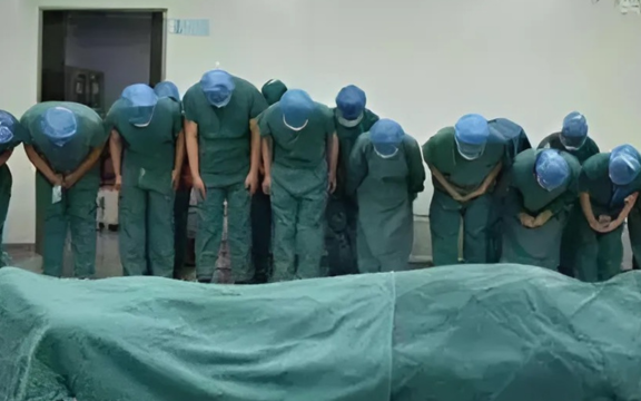 Mẹ bầu 23 tuổi bị tai nạn khi mang thai 7 tháng, bác sĩ chuẩn bị bỏ cuộc thì phép màu xảy ra