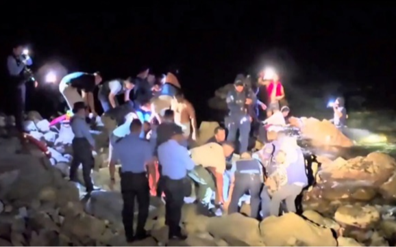 Máy bay chở nghệ sĩ nổi tiếng rơi xuống biển, ít nhất 12 người chết