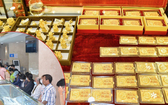 Người dân bán vàng quá đông, cửa hàng hết tiền mặt, dừng mua vào ngày giá vàng phá đỉnh