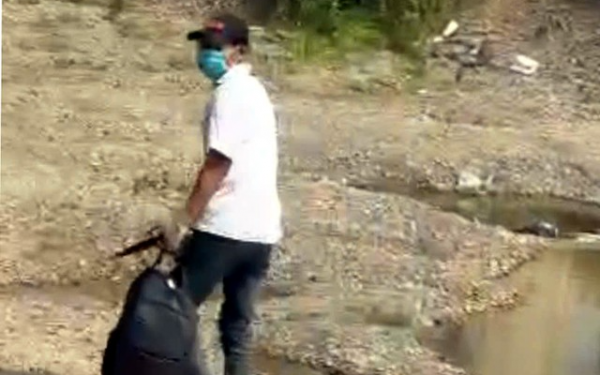 Nhân chứng kể phút giáp mặt đối tượng cầm dao cướp ngân hàng ở Hà Nội