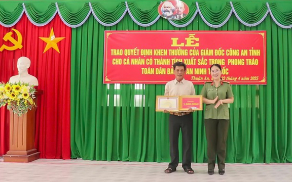 Phát hiện điểm bất thường, tài xế xe ôm chở thẳng đối tượng sát hại 2 người đến trụ sở công an