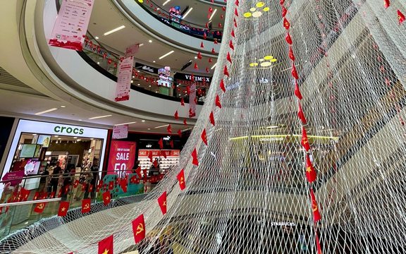 Cảnh bất ngờ tại Vạn Hạnh Mall dịp lễ 30/4