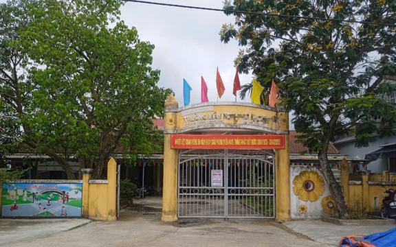 Quan hệ bất chính, nữ hiệu phó bị kỷ luật, nam công chức tư pháp thì sao?