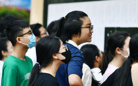 Cuộc đua nóng: Gần 30.000 học sinh Hà Nội không có chỗ vào lớp 10 công lập