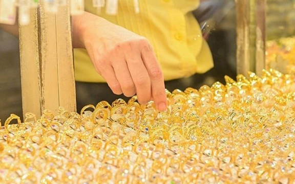 Liên tục đi xuống, giá vàng có thể rơi về mốc 100 triệu đồng/lượng?