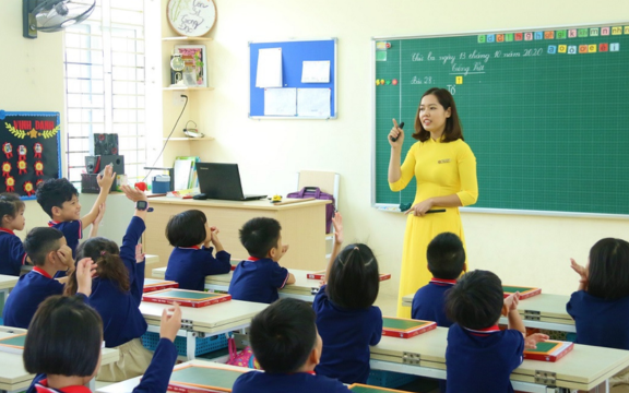 Nhiều tin vui liên tiếp đến với giáo viên, lương của nhà giáo được xếp cao nhất