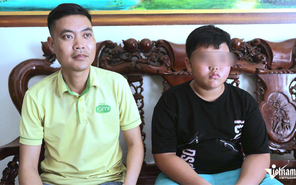 Thanh niên cứu 4 học sinh ở sông Hồng: Con tôi khóc, nói xin lỗi bên thithe anh Doanh
