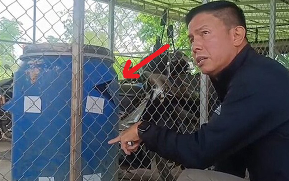 Thấy chiếc thùng nổi trên mặt hồ, người đàn ông vớt lên rồi ám ảnh với thứ bên trong, vội báo cảnh sát