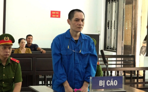 La mắng con dâu, người đàn ông bị thông gia cầ:m d:ao đến nhà "hỏi tội"