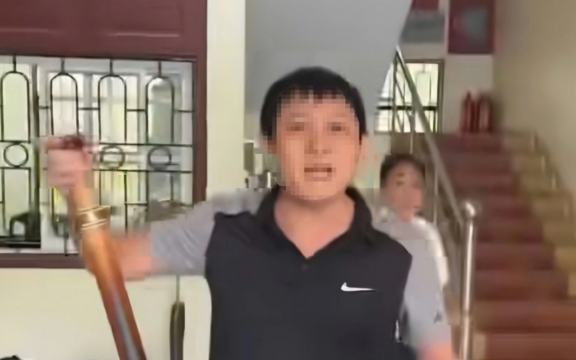 Tạm đình chỉ công tác cán bộ đội thuế xưng ‘mày - tao’ với dân