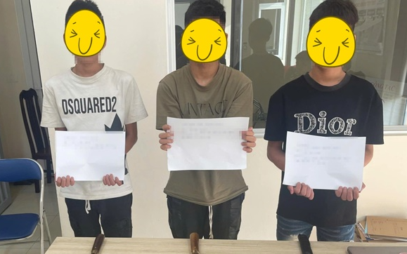 Rủ nhau đi cướp, 3 đối tượng vội bỏ đi ngay sau khi mở cốp xe nạn nhân
