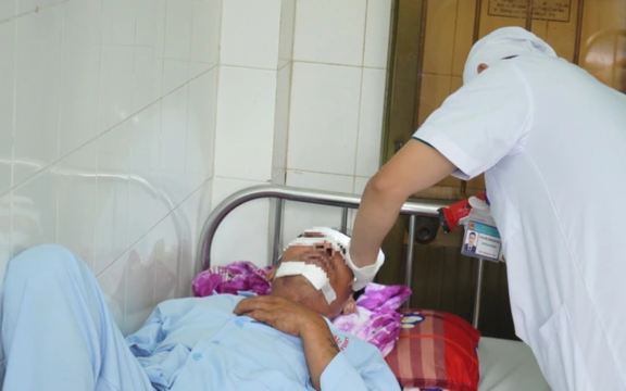 Cà Mau: Máy bay không người lái đáp giữa đường, 