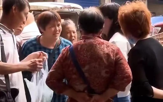 Người phụ nữ chỉ bán hàng ở chợ nhưng có thu nhập 363 triệu đồng/tháng: Cảnh sát vào cuộc điều tra, hé lộ sự thật phía sau khoản đầu tư hơn 29 tỷ đồng