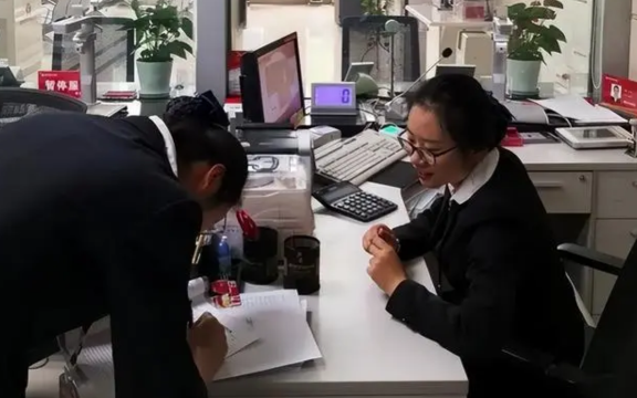 Sai phạm khi chuyển khoản hơn 14,5 tỷ đồng, nữ kế toán được tuyên dương: Thành công phanh phui đường dây rửa tiền quy mô khủng