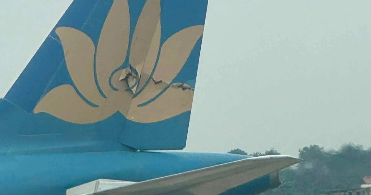 Hai máy bay Vietnam Airlines va quệt tại Nội Bài