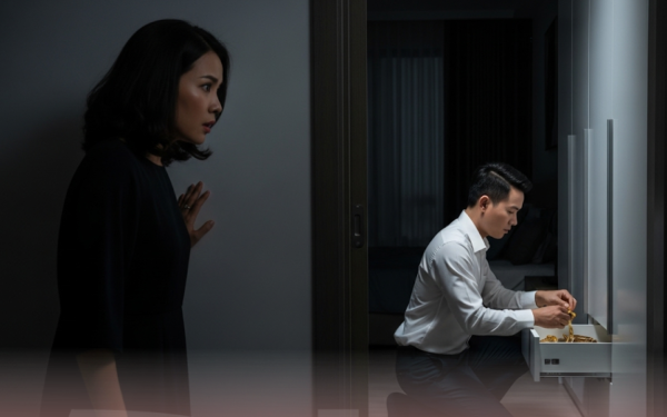 Nửa đêm về phòng, tôi thấy chồng đang rút trộm vàng cưới nhưng sự thật đằng sau khiến tôi tê dại