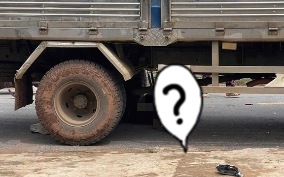 Đôi nam nữ thương vong dưới gầm xe tải: Camera hé lộ khoảnh khắc thương tâm