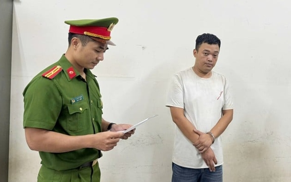 Tài xế "chặt chém" 4,2 triệu đồng của 2 người Lào Cai, từng ép khách chuyển tiền ở vụ khác