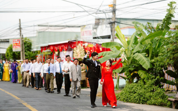 Thuê sân hàng xóm 1 năm, chàng trai Tiền Giang cưới luôn con gái chủ nhà