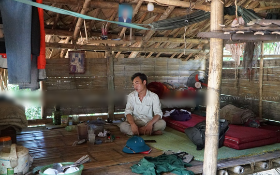Cuộc sống "trời đày" của người đàn ông chỉ mong có nơi thờ cha tử tế