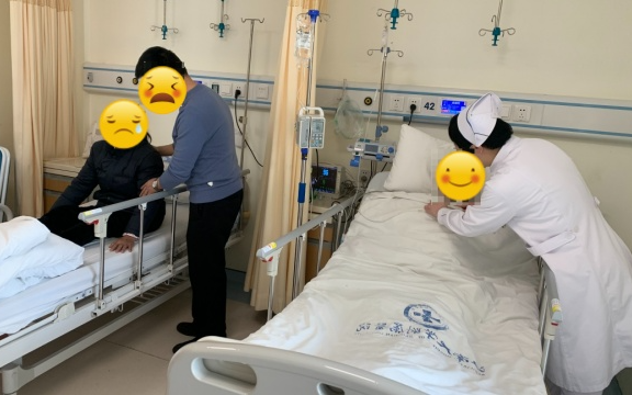 3 người một nhà cùng mắc K, người mẹ liên tục mắng bác sĩ chẩn đoán sai cho đến khi tự nhìn vào tủ lạnh