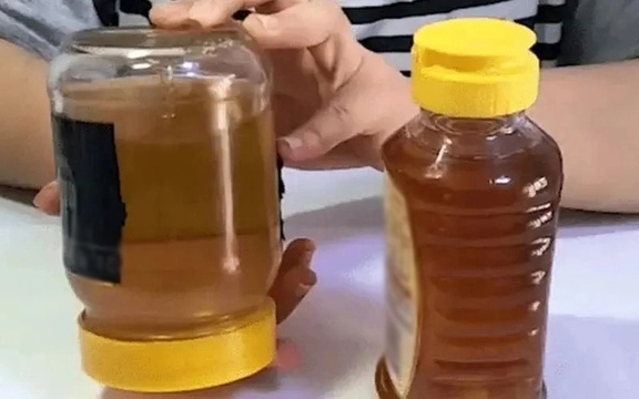 Lật ngược chai mật ong là biết ngay thật hay giả? Có 6 mẹo chọn mật ong người bán không muốn bạn biết
