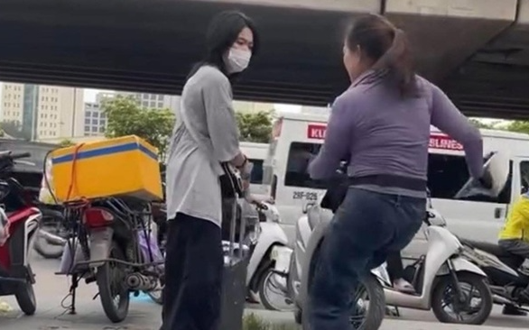 Phạt 2,5 triệu đồng người phụ nữ bán nước xua đuổi cô gái trẻ ở khu vực Bến xe Mỹ Đình