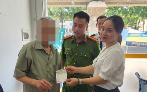 Cụ ông 79 tuổi Hà Nội đến ngân hàng tất toán sổ tiết kiệm 250 triệu đồng nhưng nhận lại 0 đồng